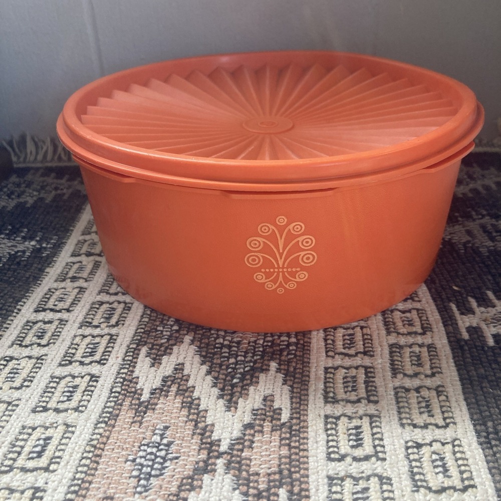 TUPPERWARE Servalier Storage Container Orange Starburst Lid 8" x 3.25" 1204-23